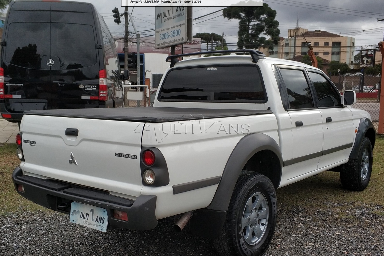 Mitsubishi Outros - 11/12 2