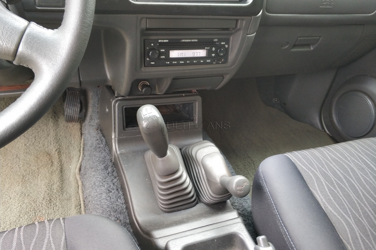 Mitsubishi Outros - 11/12 8