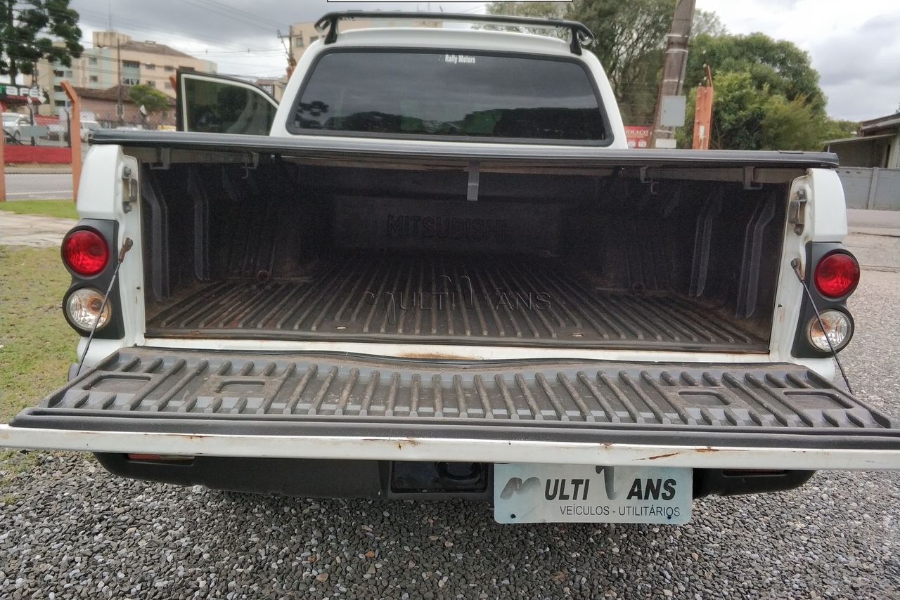Mitsubishi Outros - 11/12 19