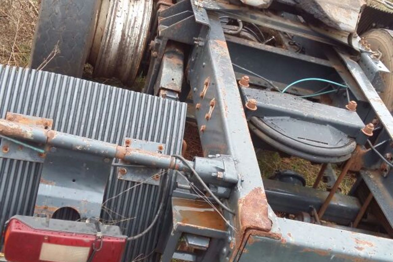 Volvo NH12 380 - 04/04 5