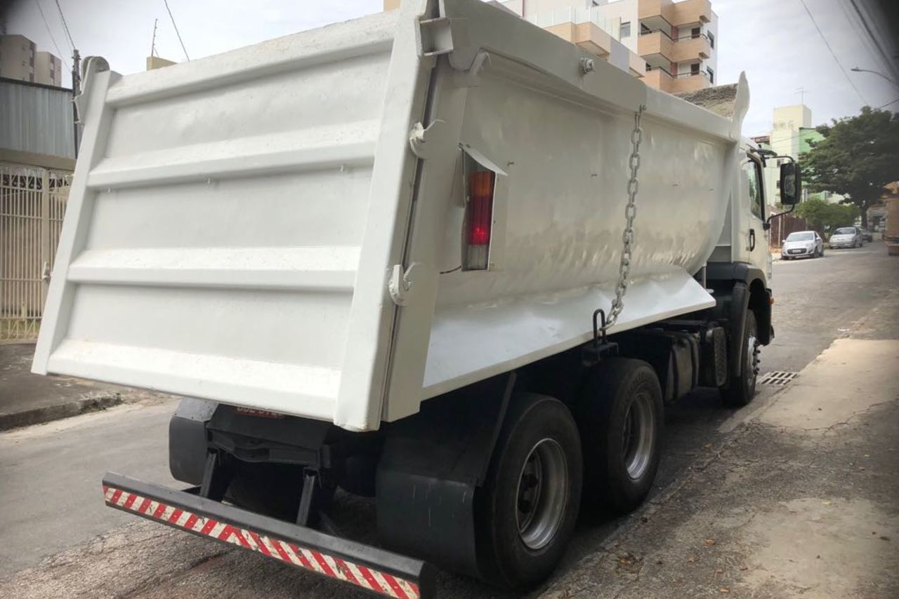 Volkswagen 31-330 E Constellation 6x4 - 12/12 2