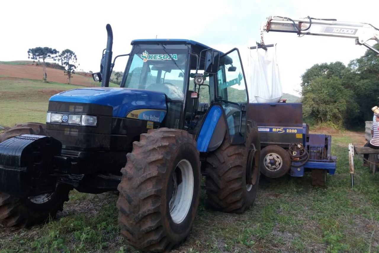 New Holland  TM 165 - 04 2