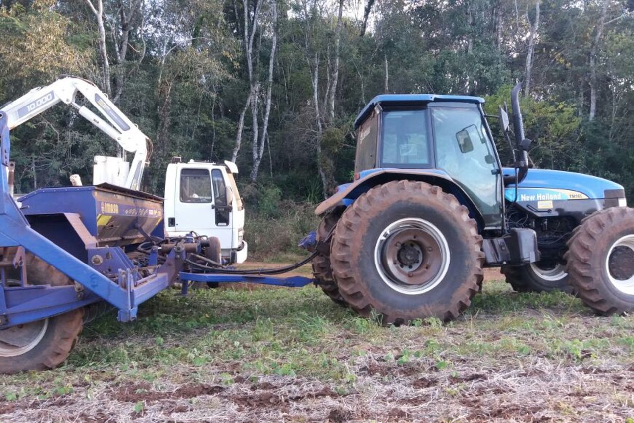 New Holland  TM 165 - 04 4