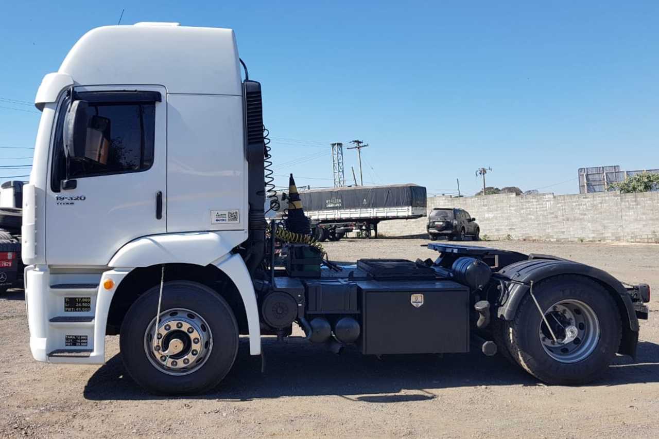 Volkswagen 19-320 Titan - 06/06 4