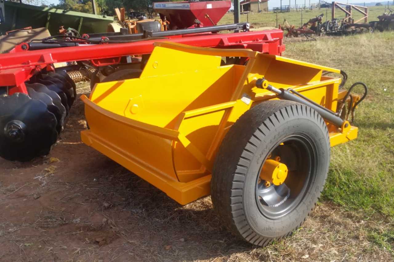 Madal Scraper 1,70 m³ - 04/04 4