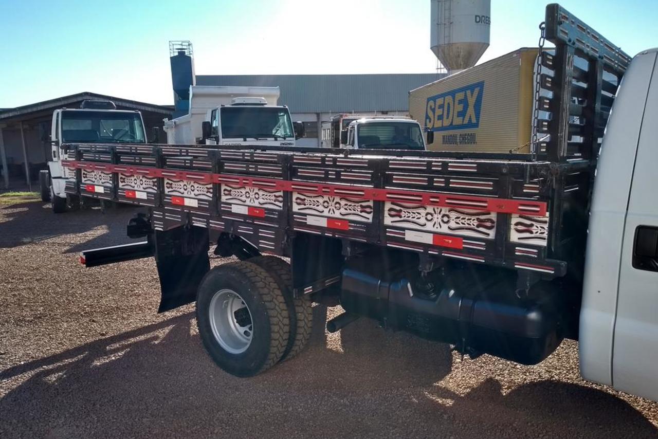 Ford F4000 - 99/00 3