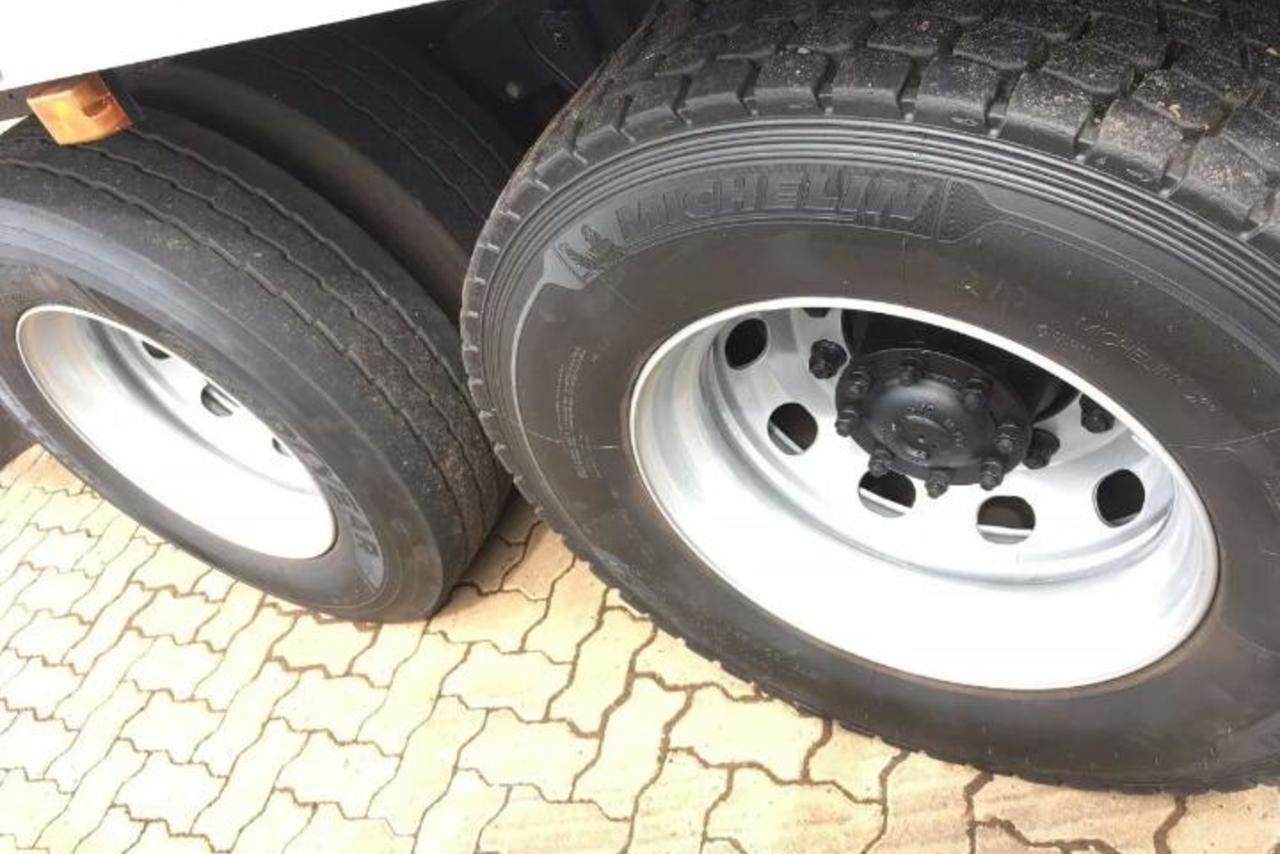 Volkswagen 24-280 E Constellation 6x2 - 12/12 2