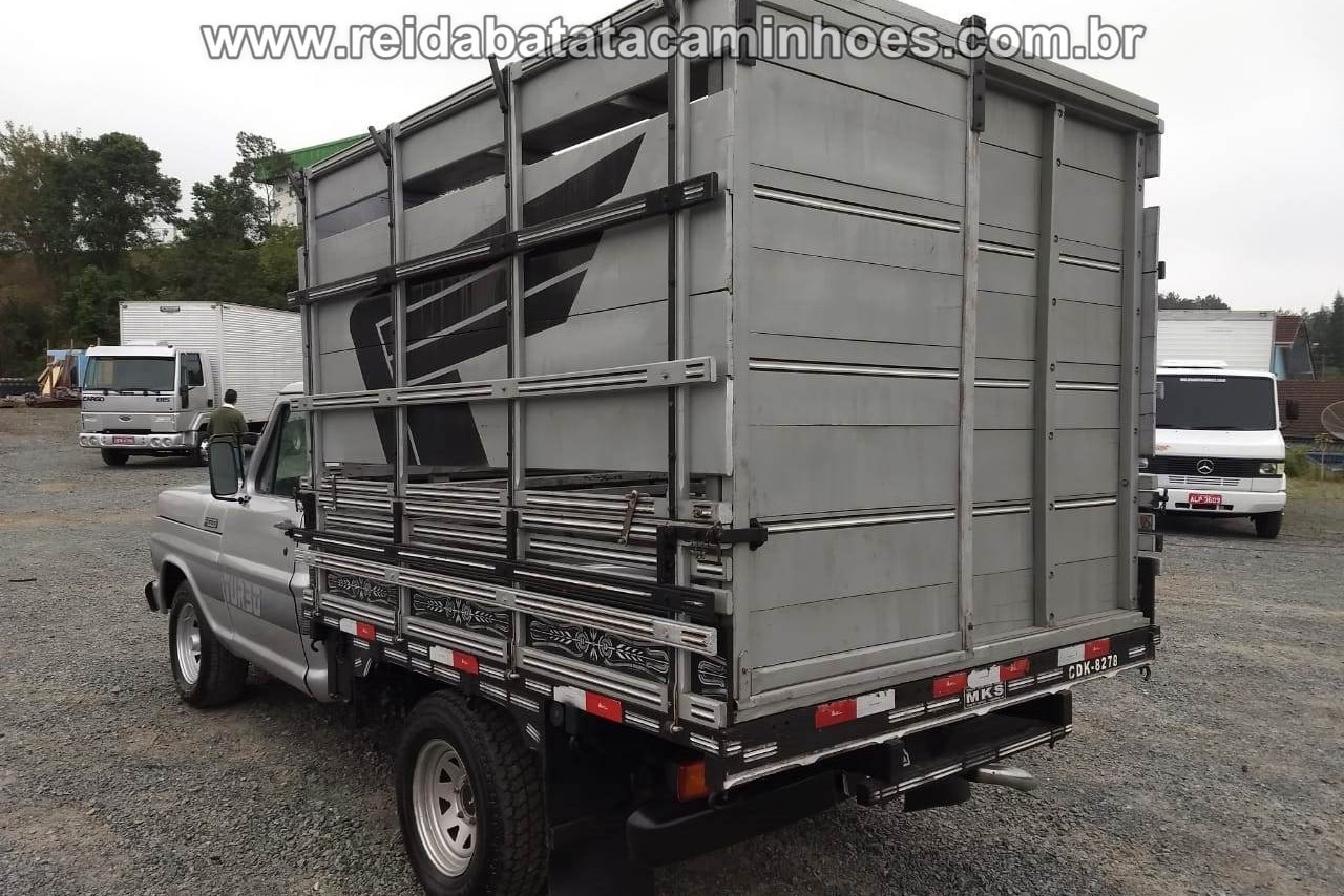 Ford F2000 - 84/84 4