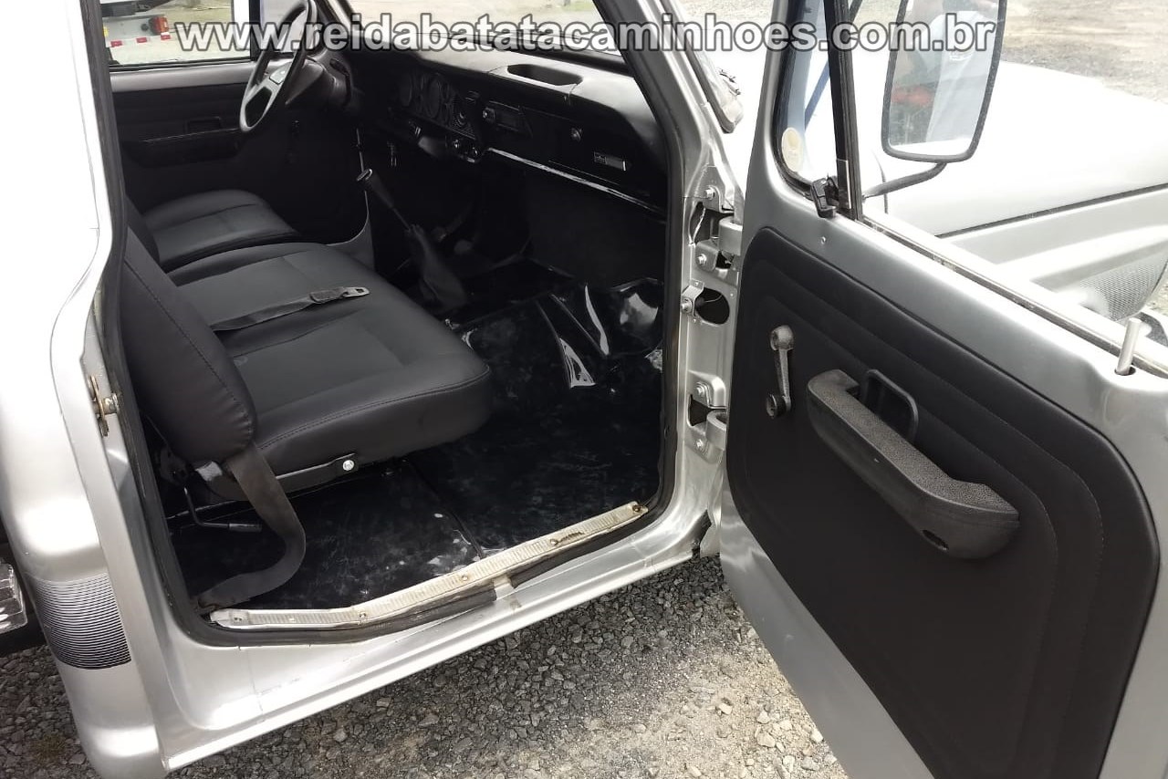 Ford F2000 - 84/84 11