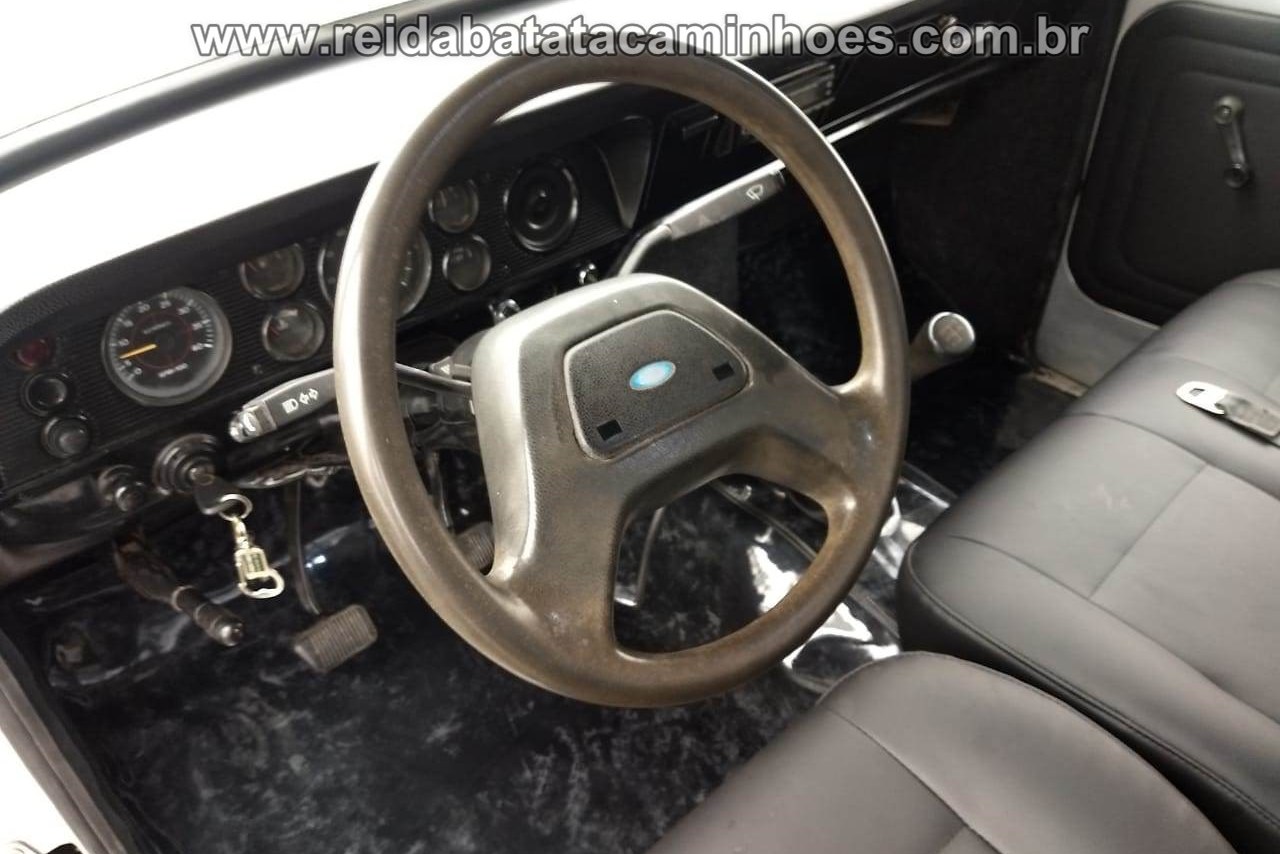 Ford F2000 - 84/84 12