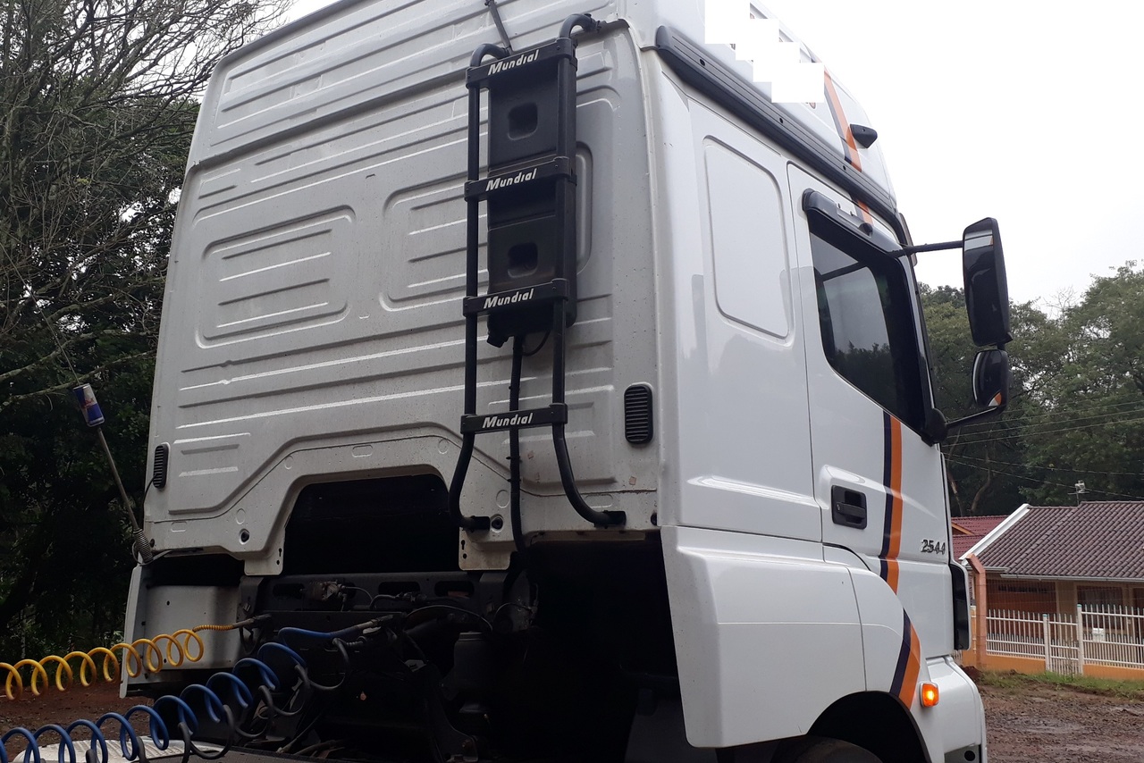 Mercedes Benz Axor 2544 - 09/09 3