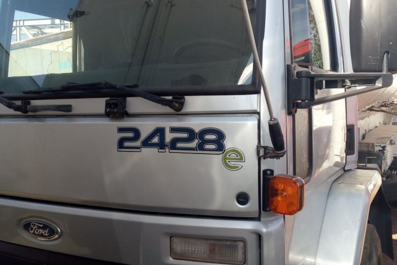 Ford Cargo2428 - 08/08 2