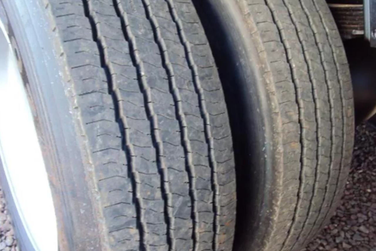 Volkswagen 24-250 E Constellation 3-Eixos - 08/08 6