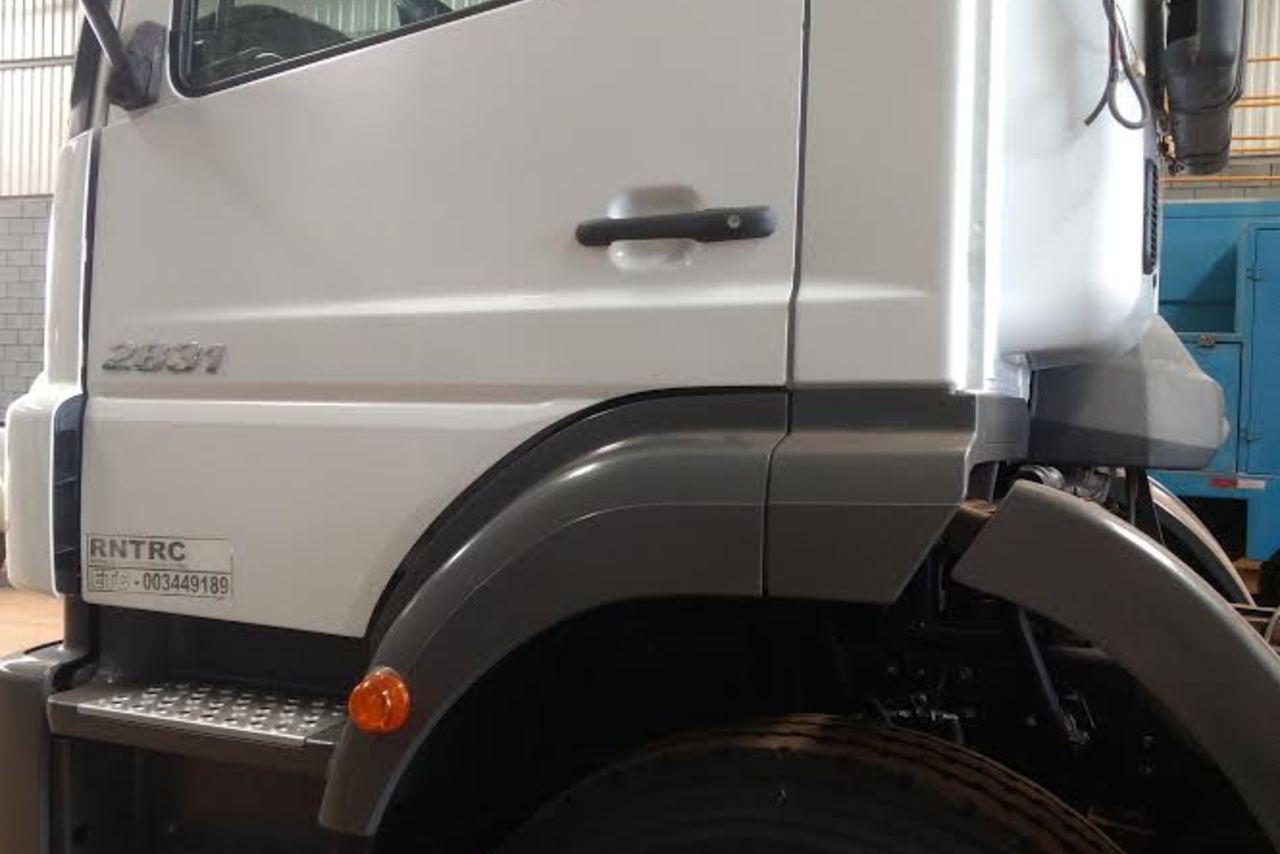Mercedes Benz Axor 2831 - 09/09 2