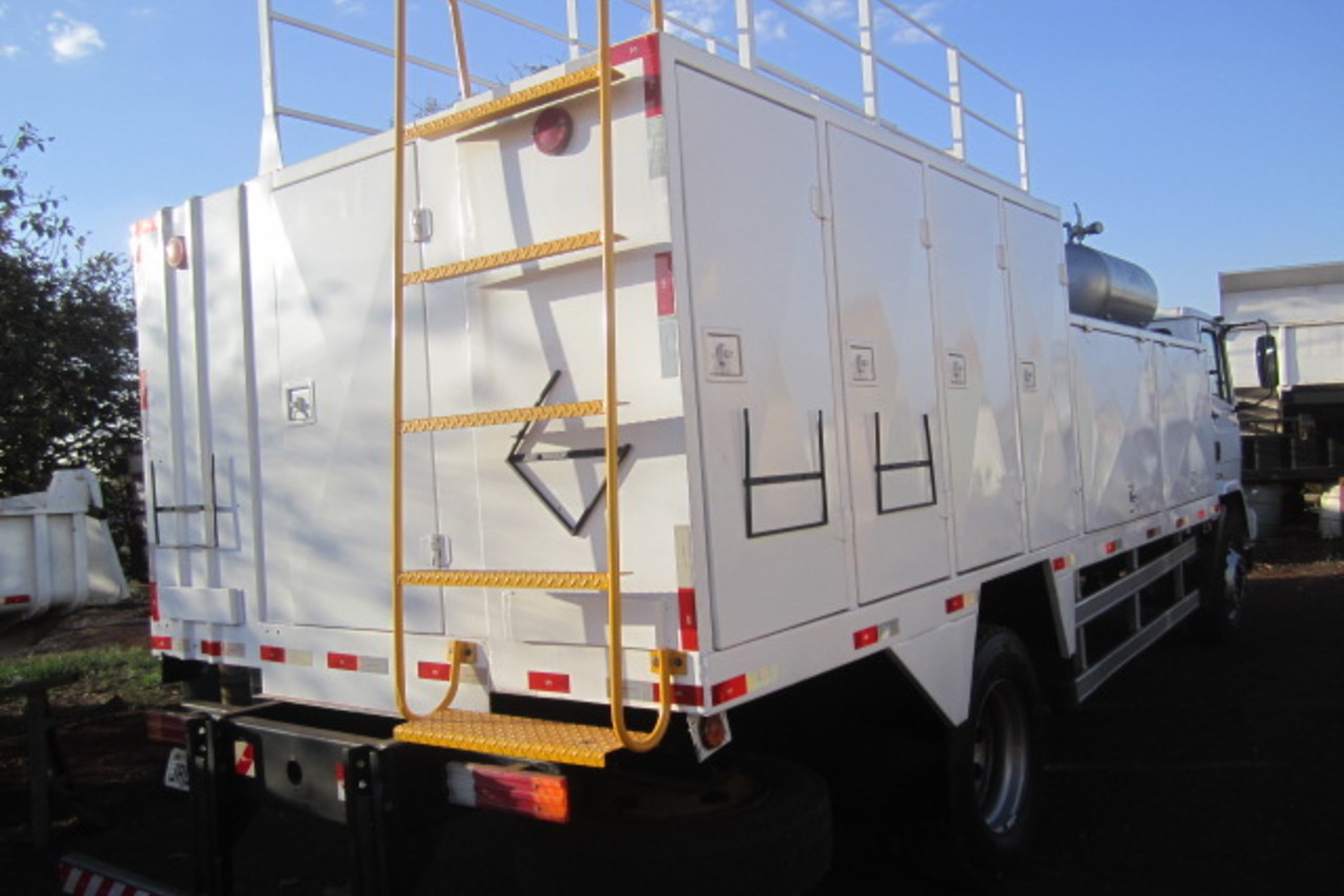 Mercedes Benz MB 1718 - 09/09 3
