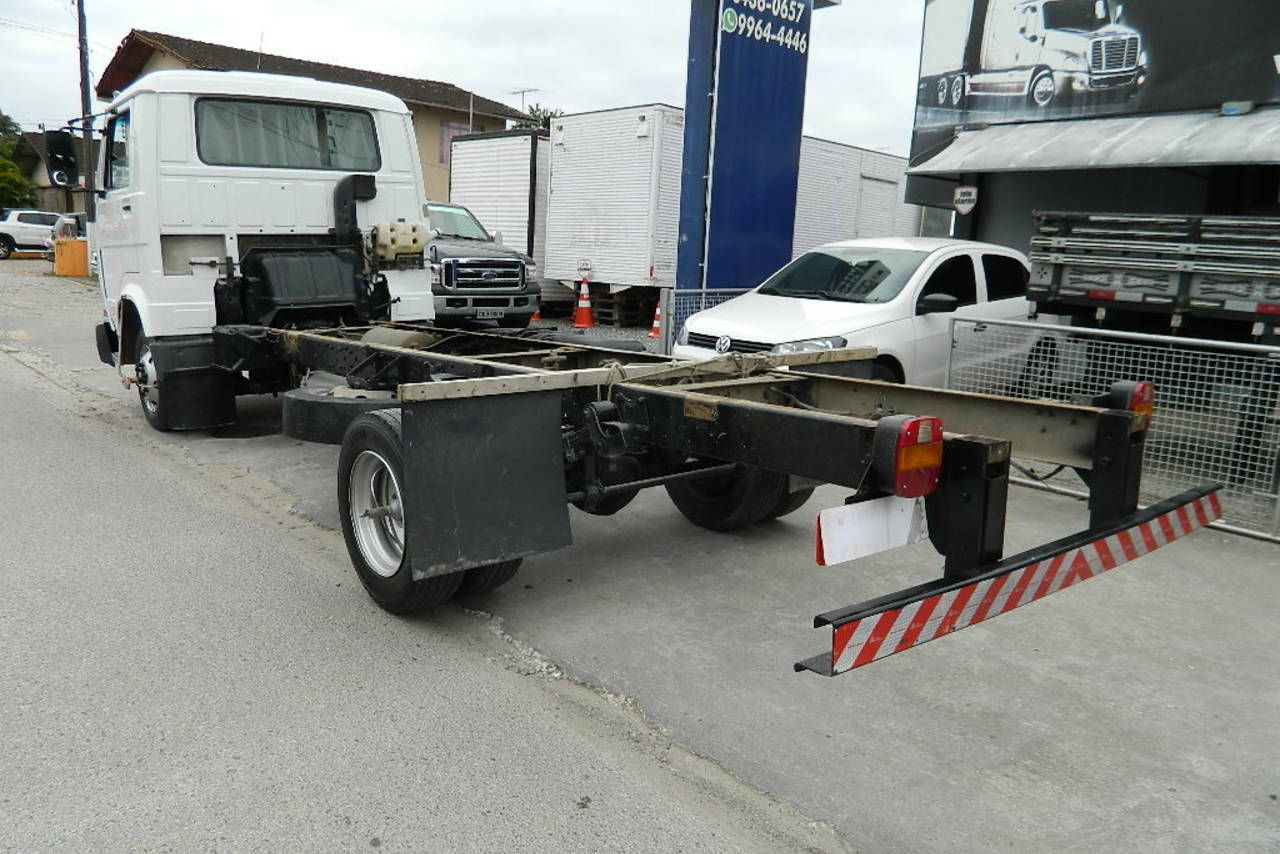 Volkswagen 8 120 - 06/07 4