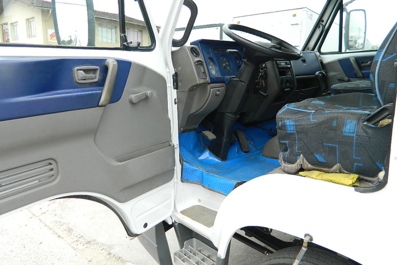 Volkswagen 8 120 - 06/07 7