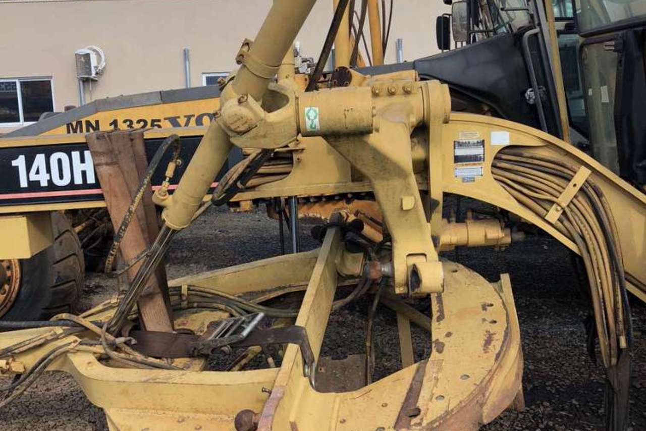 Caterpillar 140H - 04/04 5
