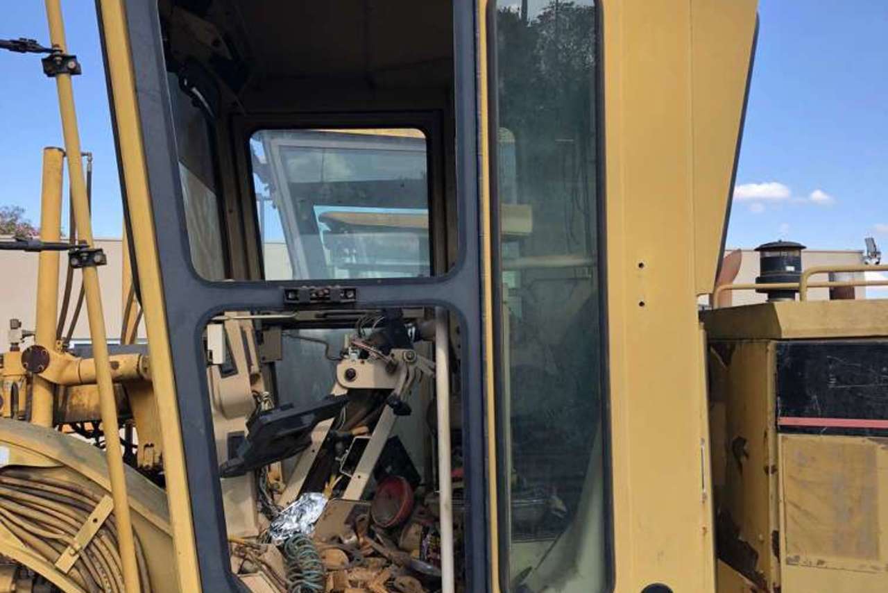 Caterpillar 140H - 04/04 9