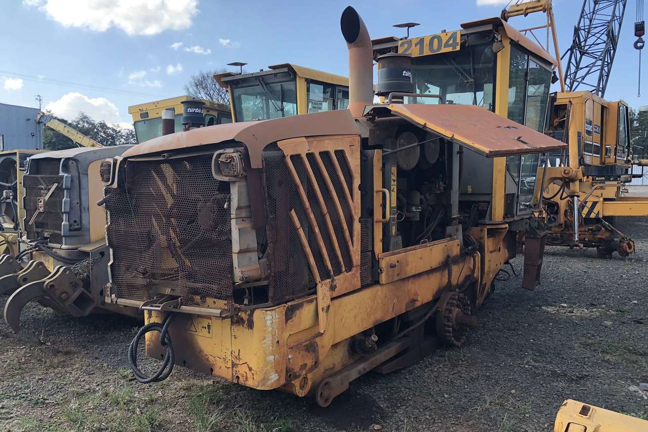 Volvo G990 - 04/04 10
