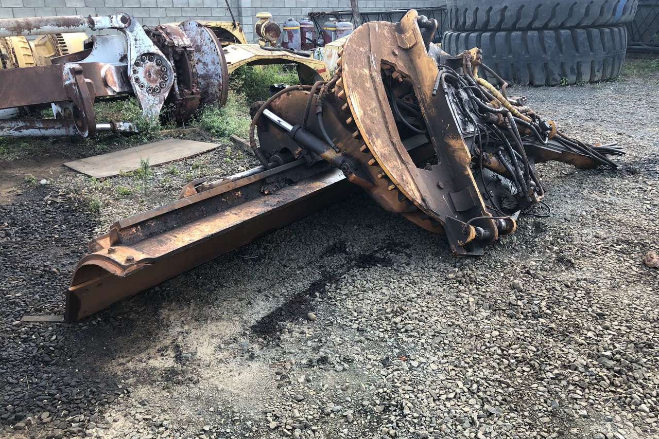 Volvo G990 - 04/04 12