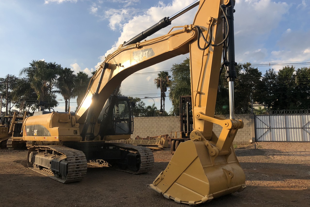 Caterpillar  330 - 04/04 5