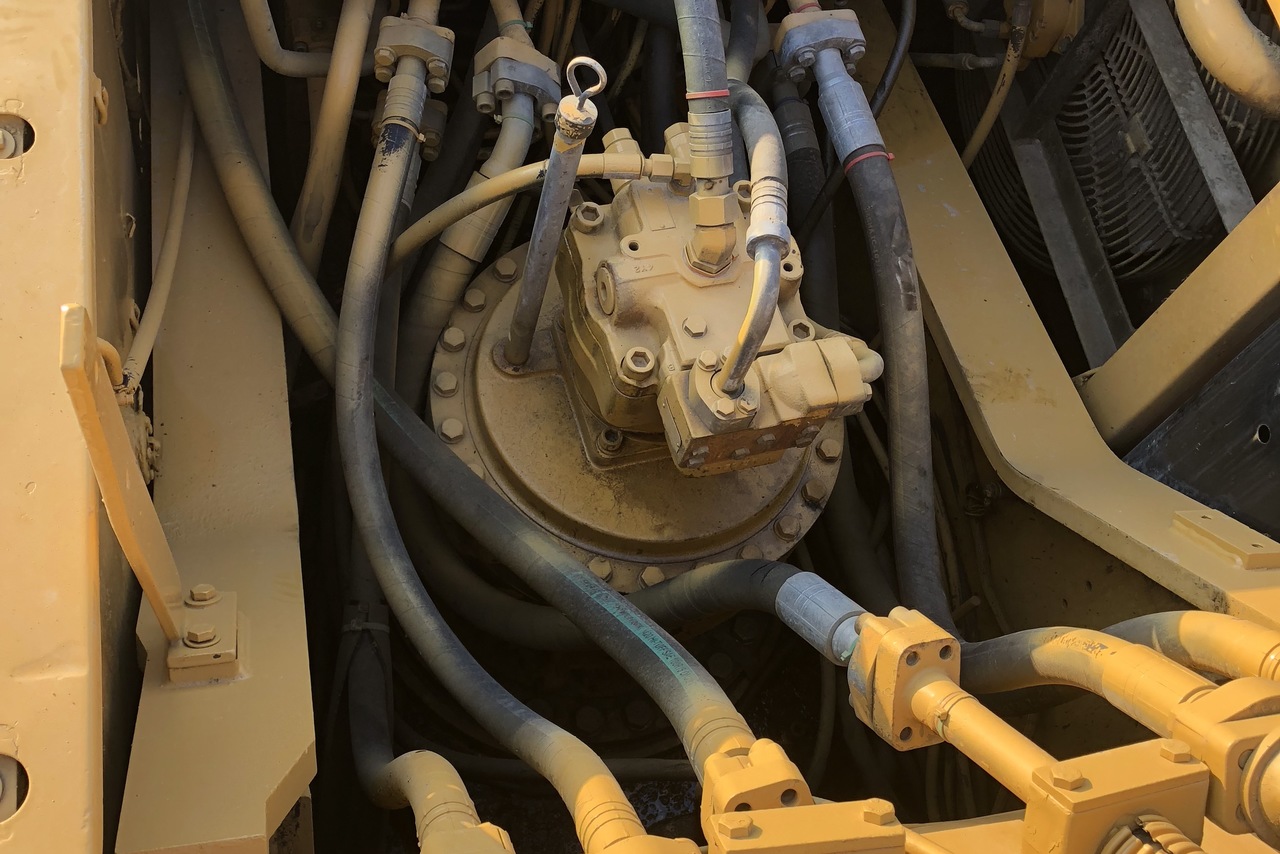 Caterpillar  330 - 04/04 8