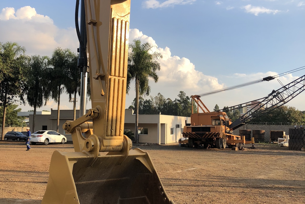 Caterpillar  330 - 04/04 10