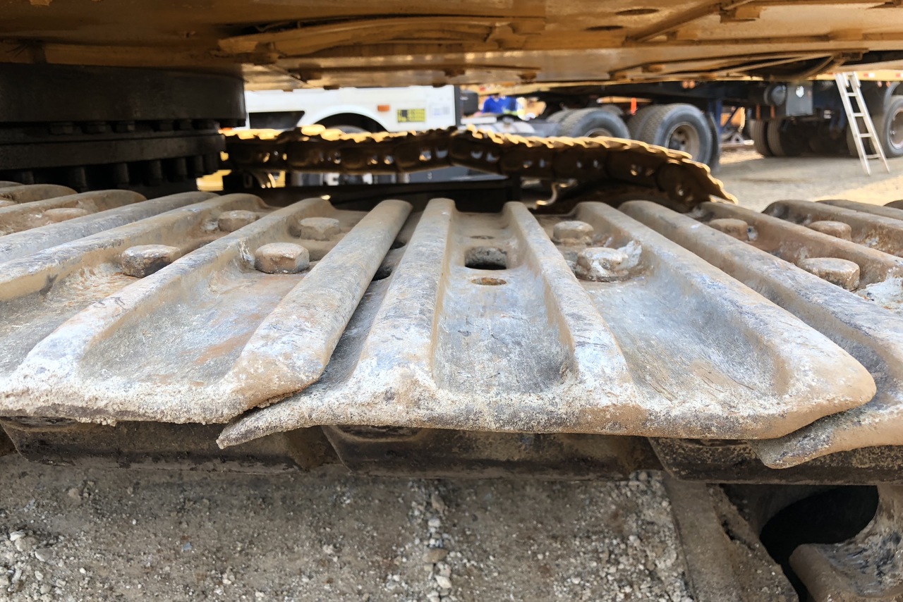 Caterpillar  330 - 04/04 13