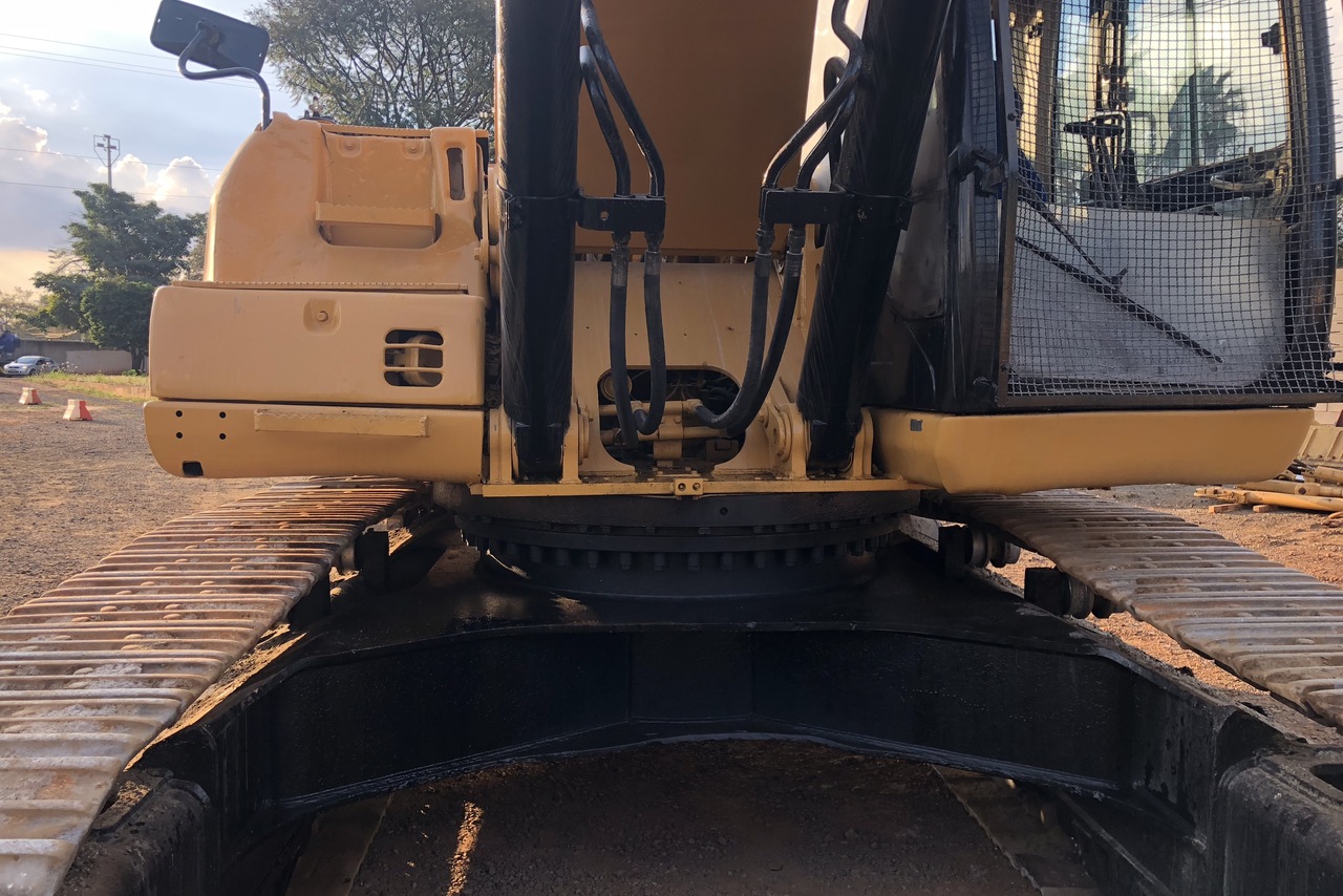 Caterpillar  330 - 04/04 15