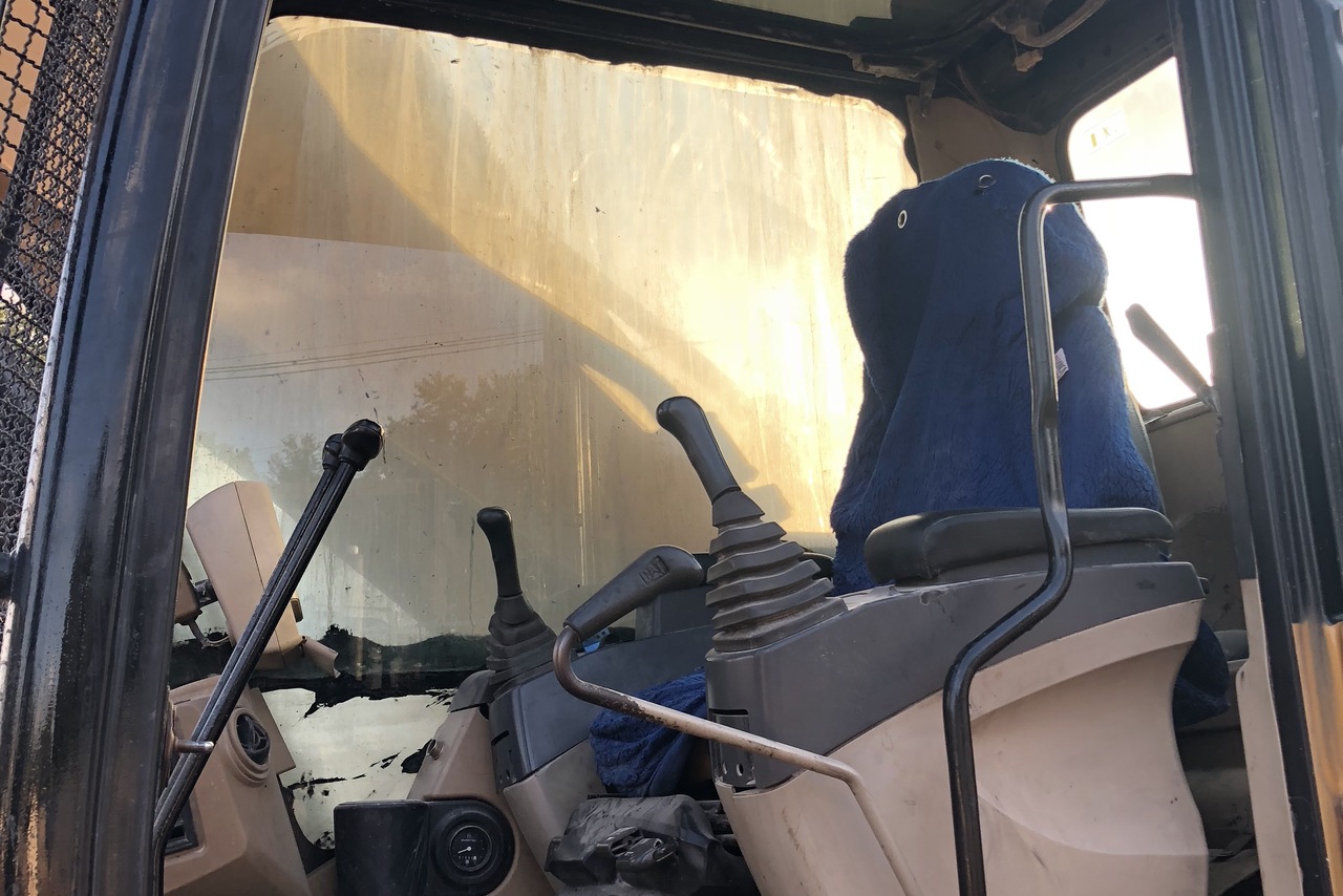Caterpillar  330 - 04/04 20