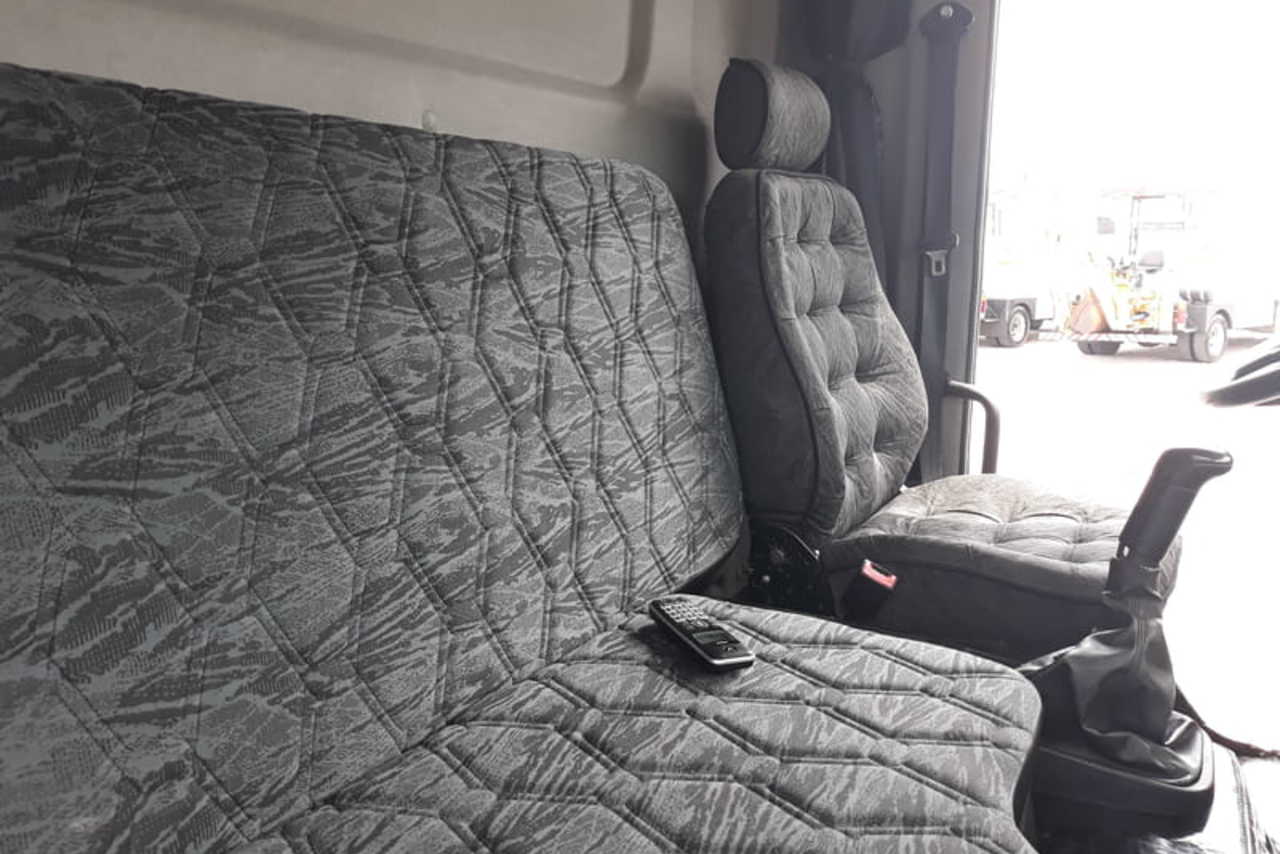 Volkswagen 24-280 E Constellation 6x2 - 12/13 7