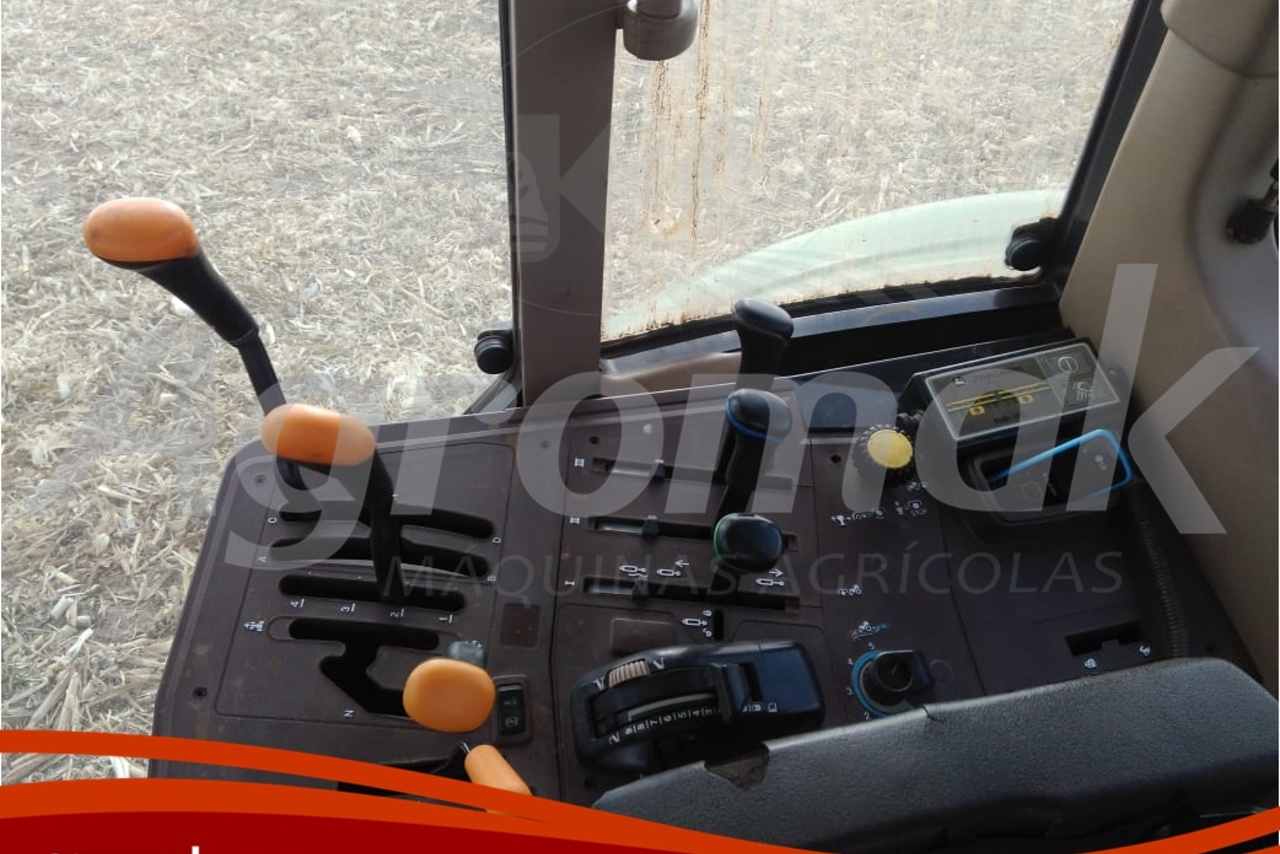 John Deere 2113 - 10/10 7