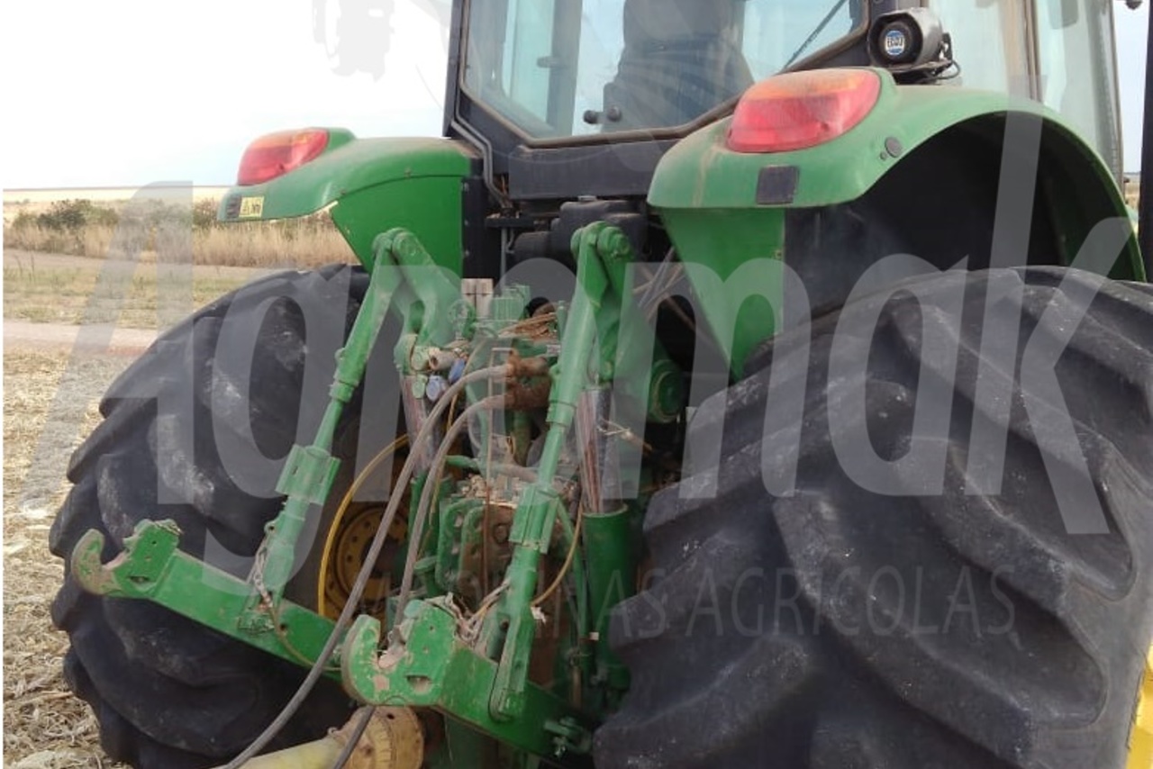 John Deere 2113 - 10/10 11