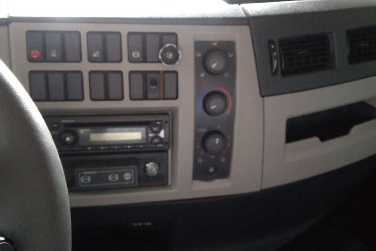 Volvo VM 270 - 12/12 17