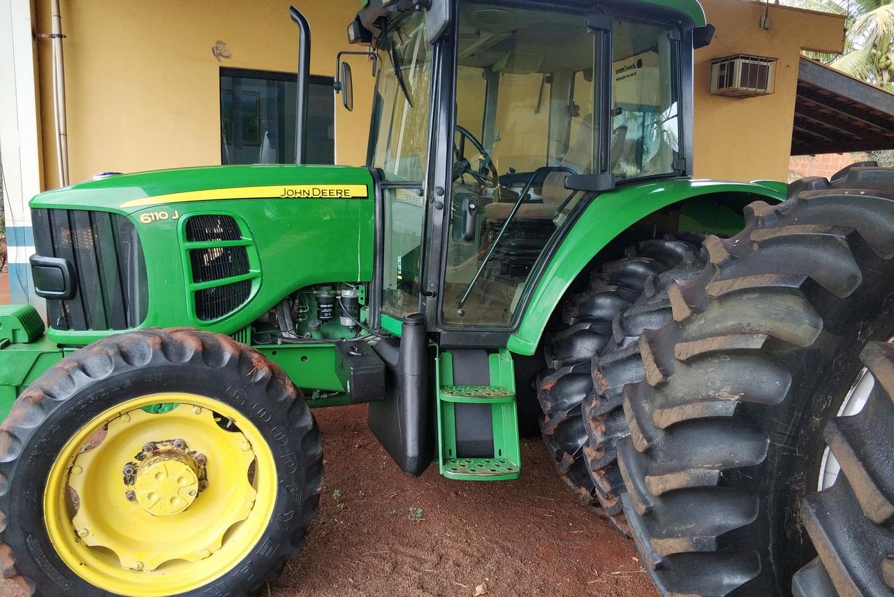 John Deere 6110J - 14 10