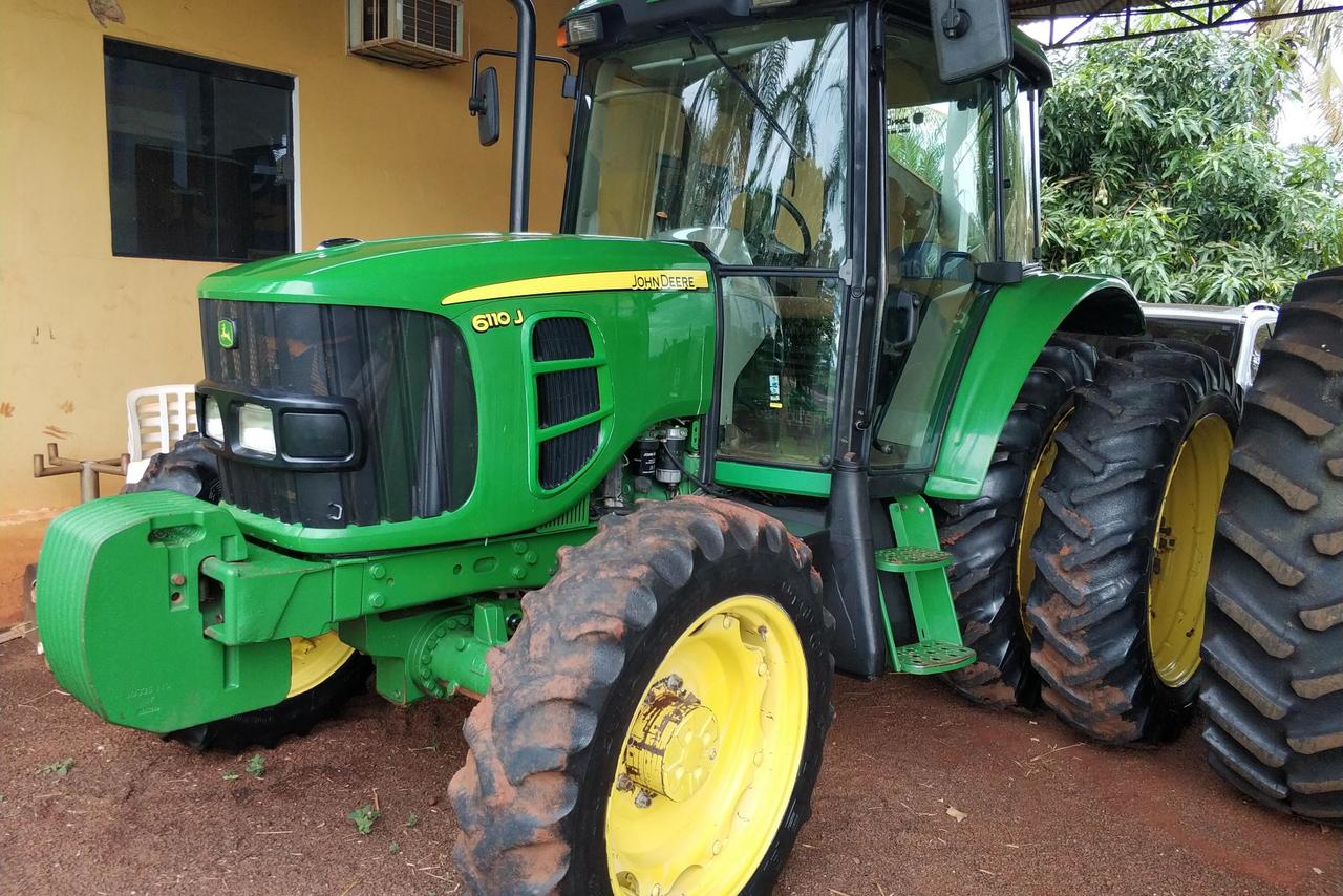 John Deere 6110J - 14 11