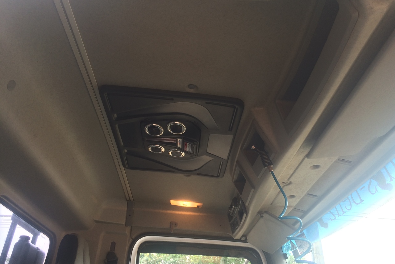 Mercedes Benz Axor 2831 - 08/08 10
