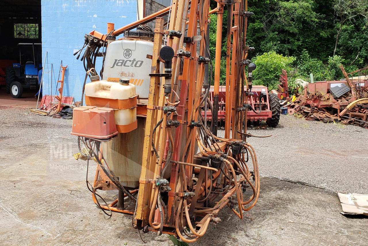 Jacto 800 L -  3