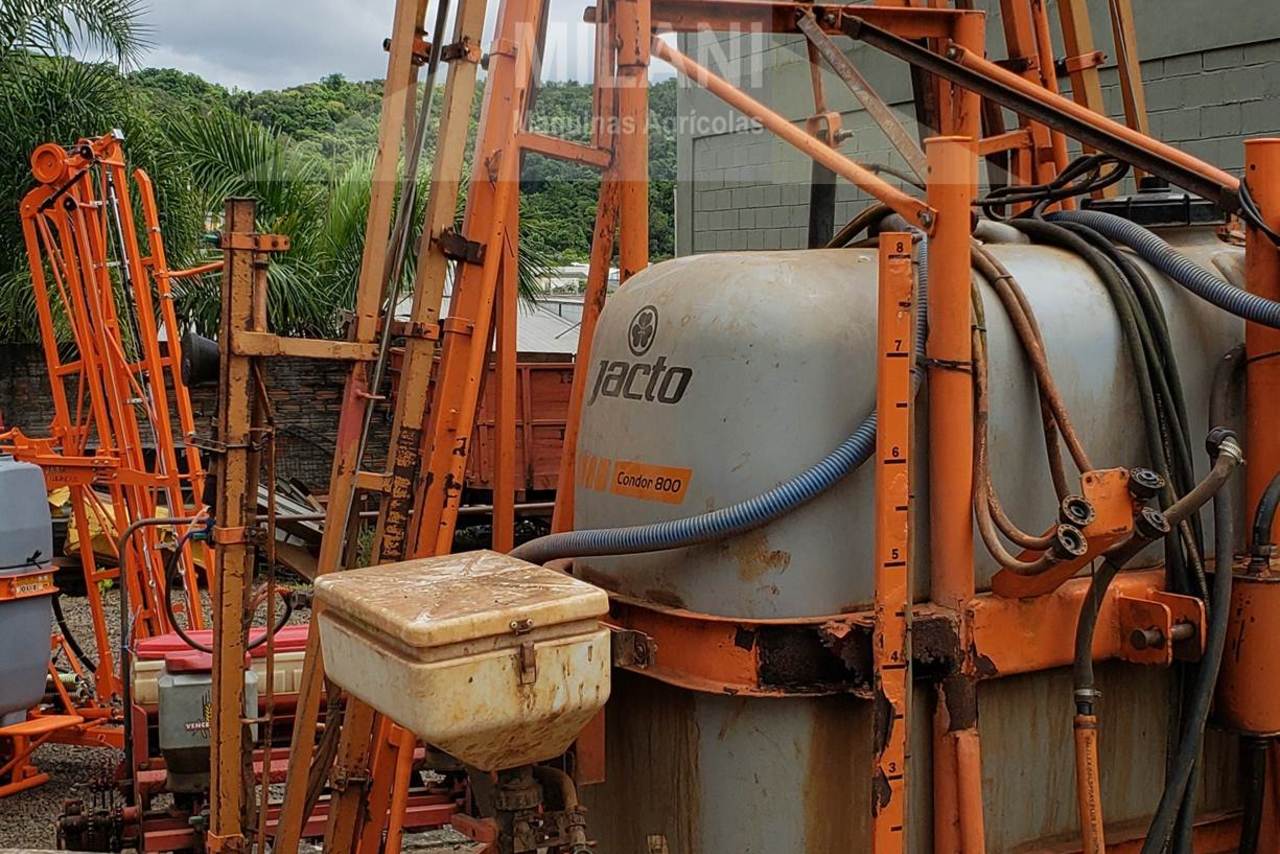 Jacto 800 L -  4