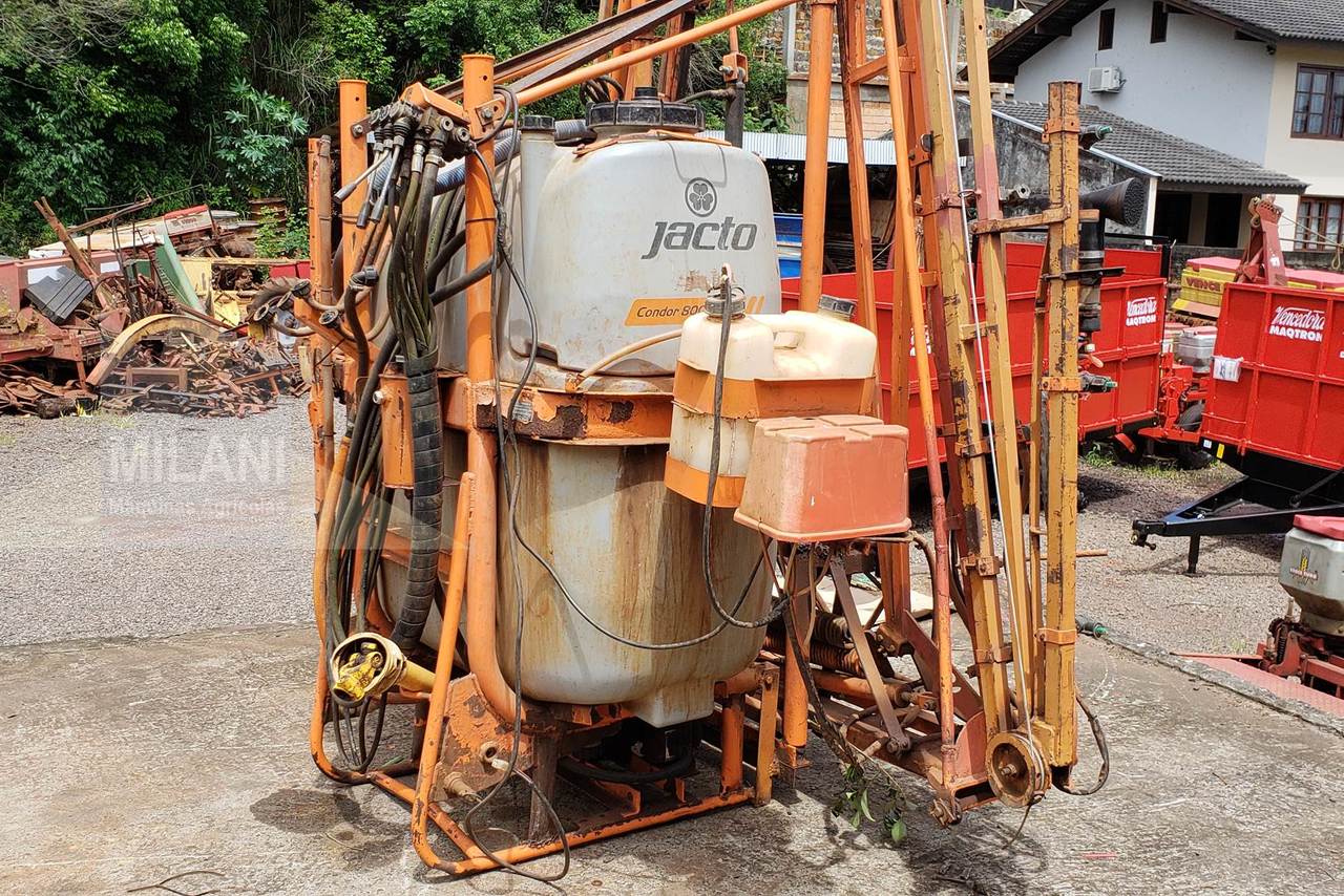 Jacto 800 L -  5
