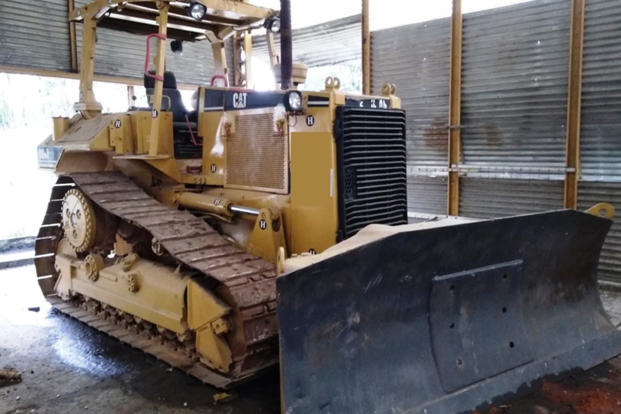 Caterpillar D6M - 02/02 4