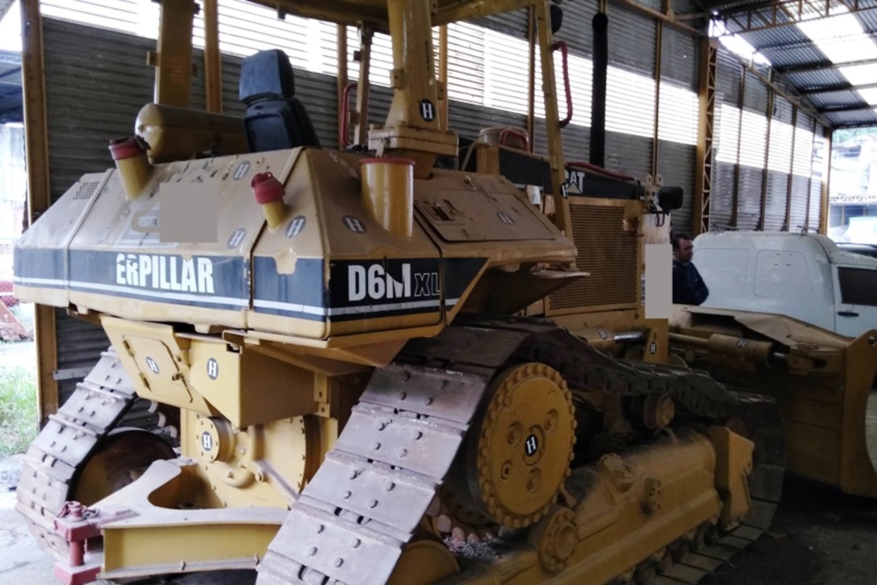 Caterpillar D6M - 02/02 5