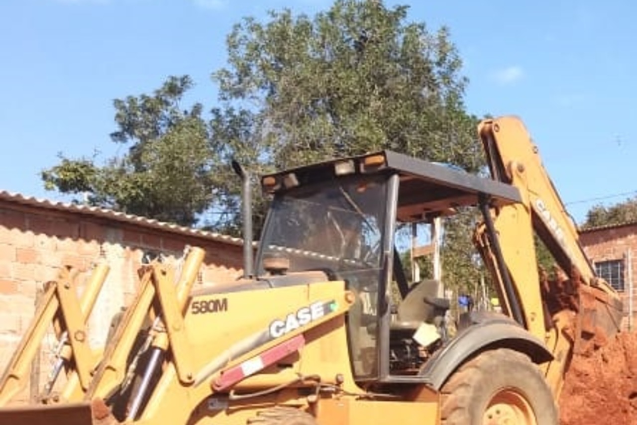 Case 580M - 12/12 5