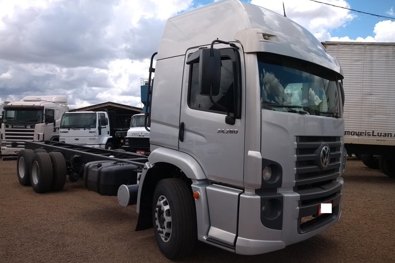 Volkswagen 24-280 E Constellation 6x2 - 13/13 6