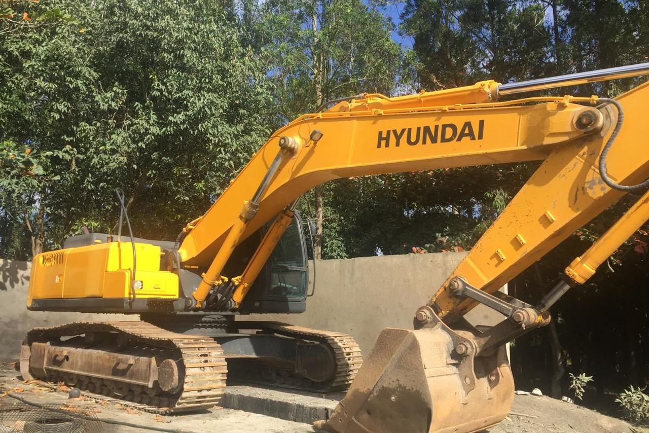 Hyundai R320 - 12/12 2