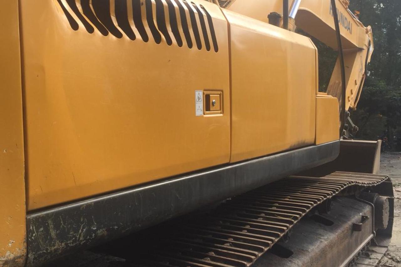 Hyundai R320 - 12/12 13