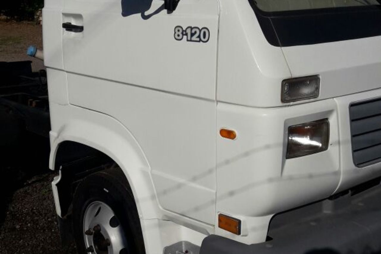 Volkswagen 8 120 - 02/02 2