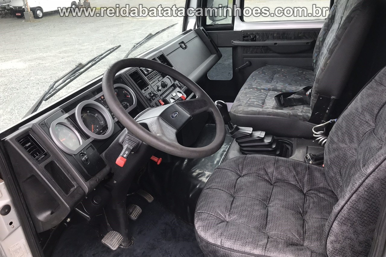 Ford Cargo2422 - 10/11 10