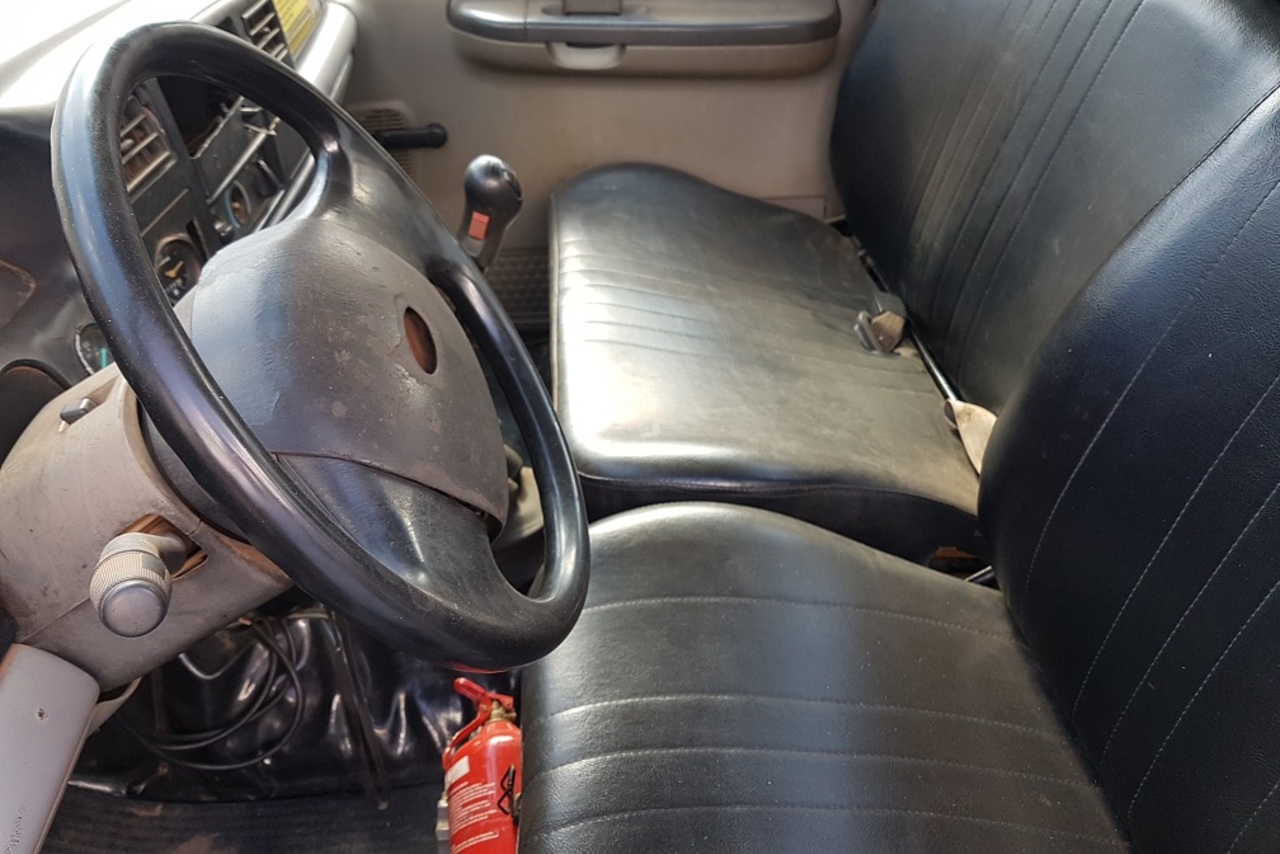 Ford F12000 - 99/00 3